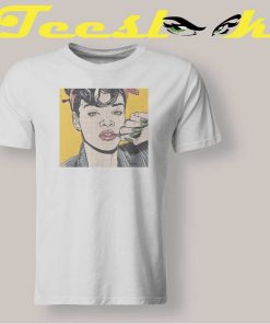 Rihanna in Cartoon T shirt